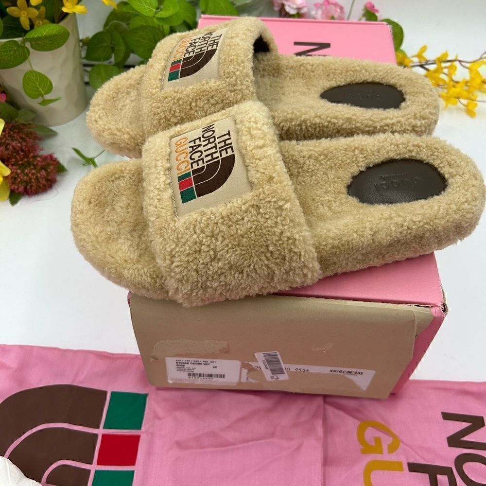 Women’s Gucci x North face shearling slides size 40 made in Italy - Picture 8 of 9